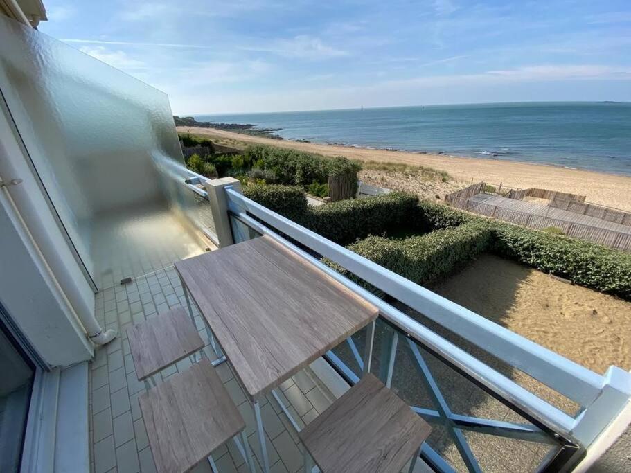 Sur La Plage De Bonne Source Les Pieds Dans L'Eau Pornichet Exterior foto